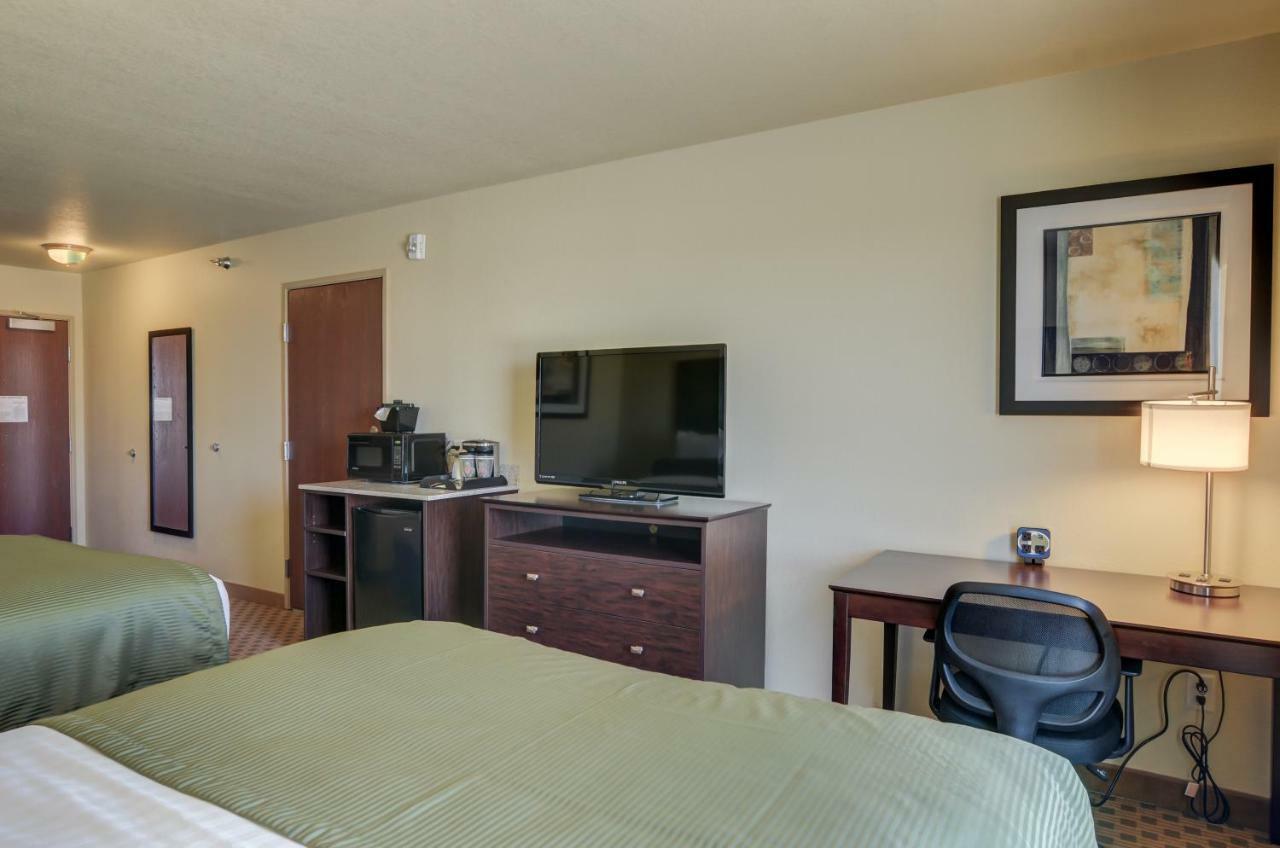 Cobblestone Inn And Suites - Итон Экстерьер фото