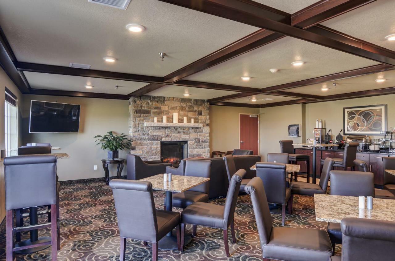 Cobblestone Inn And Suites - Итон Экстерьер фото